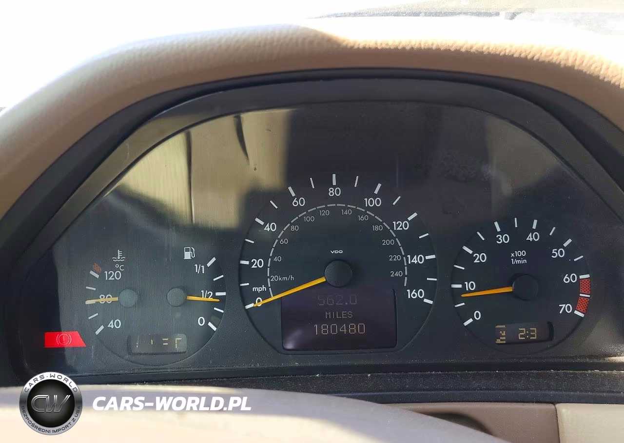 2000 Mercedes-Benz E 320 VIN:WDBJH65J4YB061268 - 9