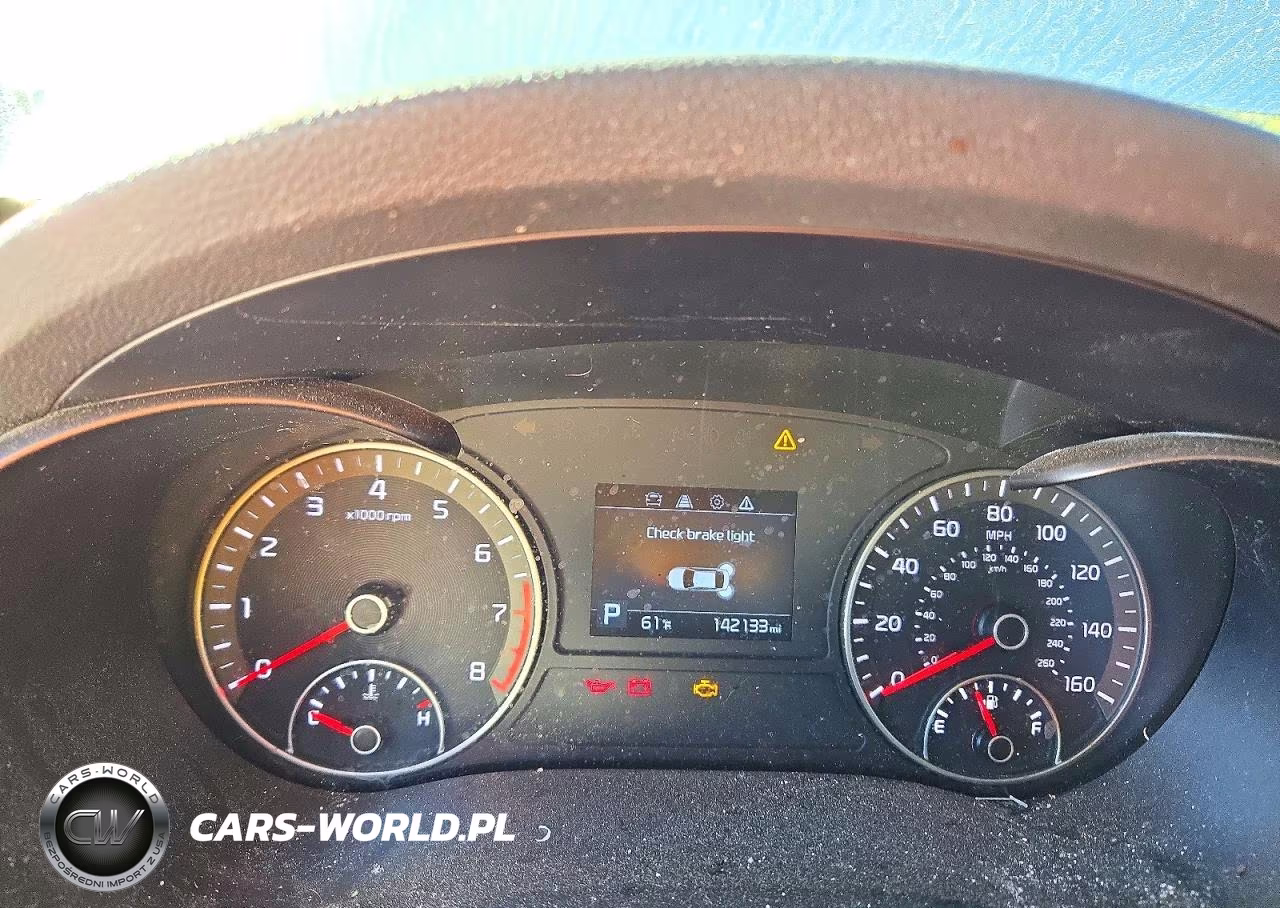 2019 Kia Optima Lx VIN:5XXGT4L37KG335180 - 9