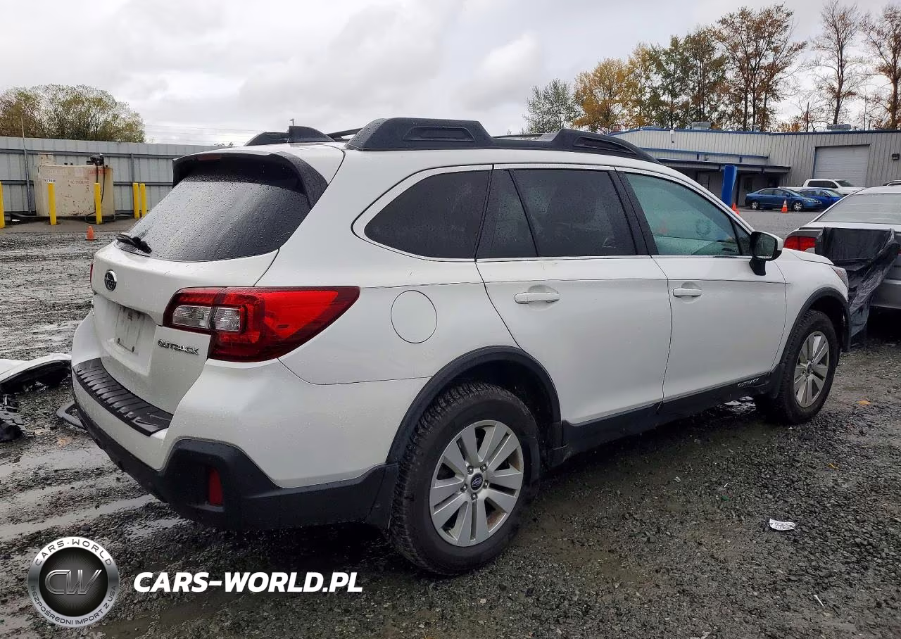 2018 Subaru Outback 2.5I Premium VIN:4S4BSACC4J3383404 - 3