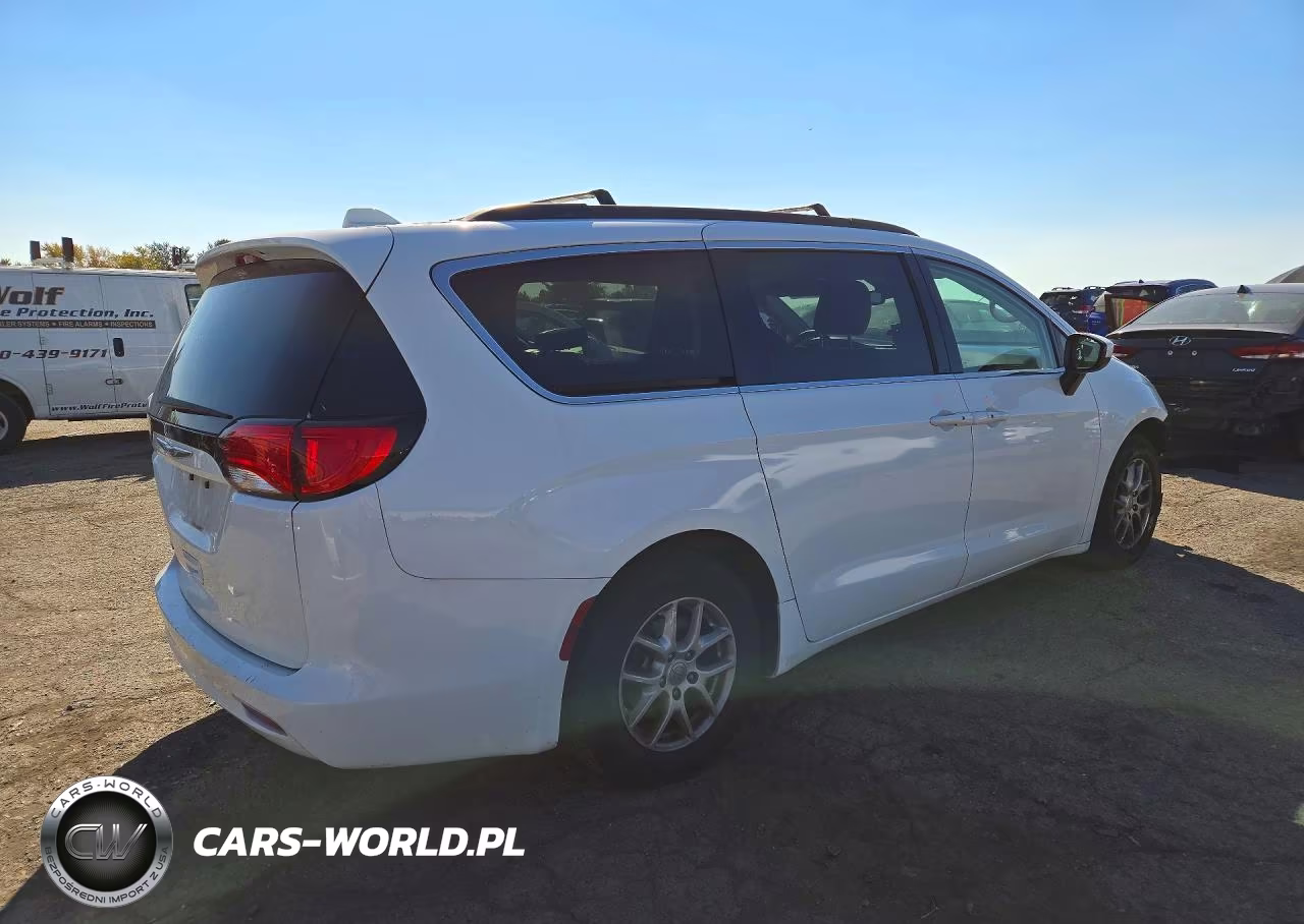 2020 Chrysler Voyager Lxi VIN:2C4RC1DG4LR216620 - 3