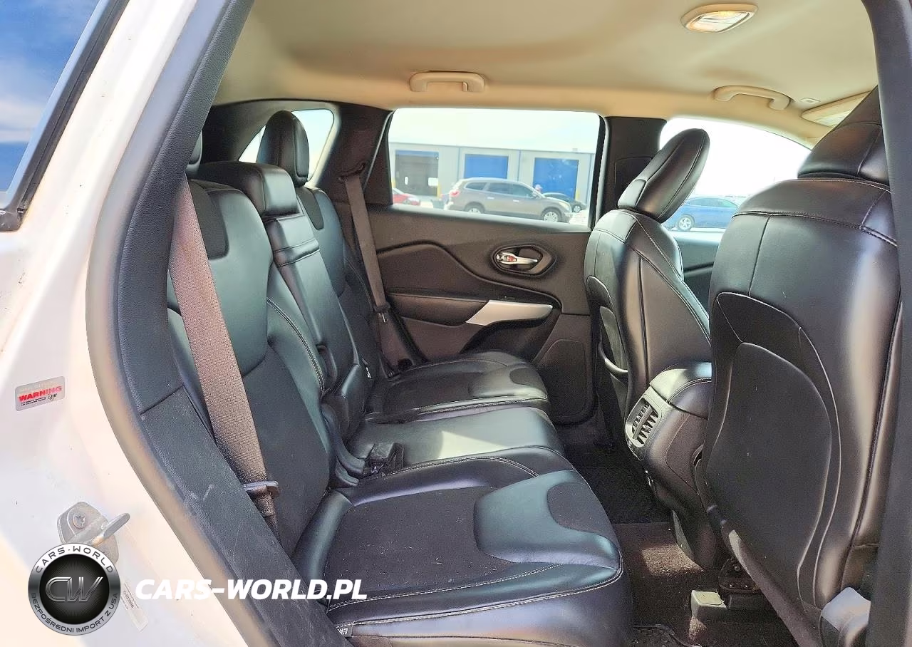 2018 Jeep Cherokee Latitude Plus VIN:1C4PJMLX8JD577980 - 11