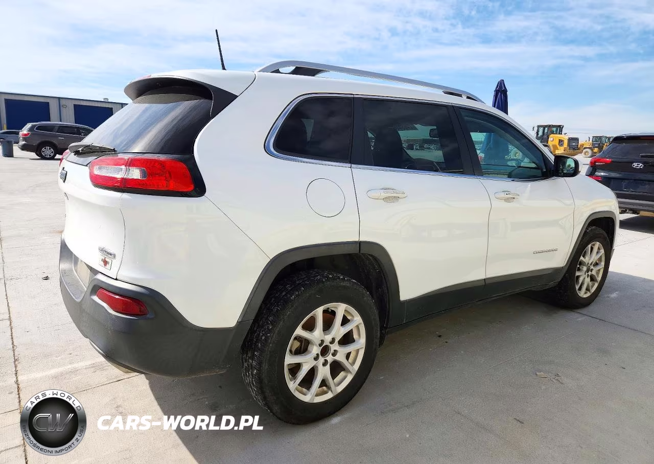 2018 Jeep Cherokee Latitude Plus VIN:1C4PJMLX8JD577980 - 3