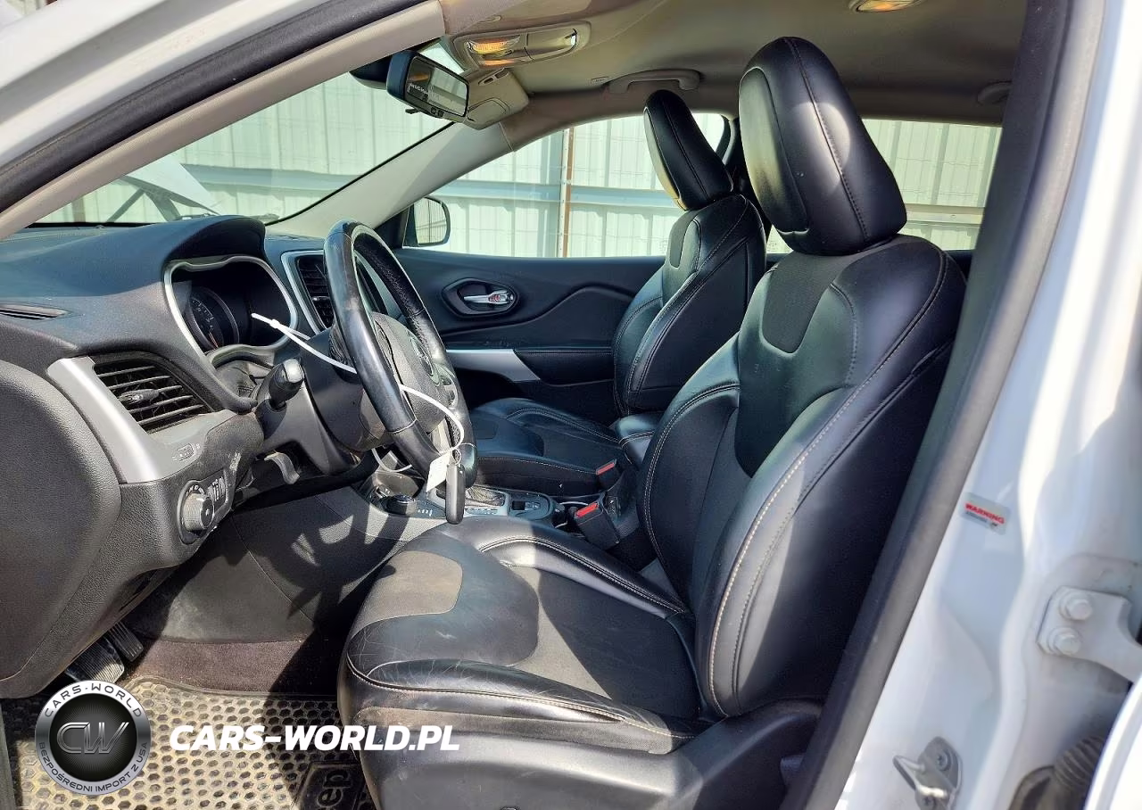 2018 Jeep Cherokee Latitude Plus VIN:1C4PJMLX8JD577980 - 7