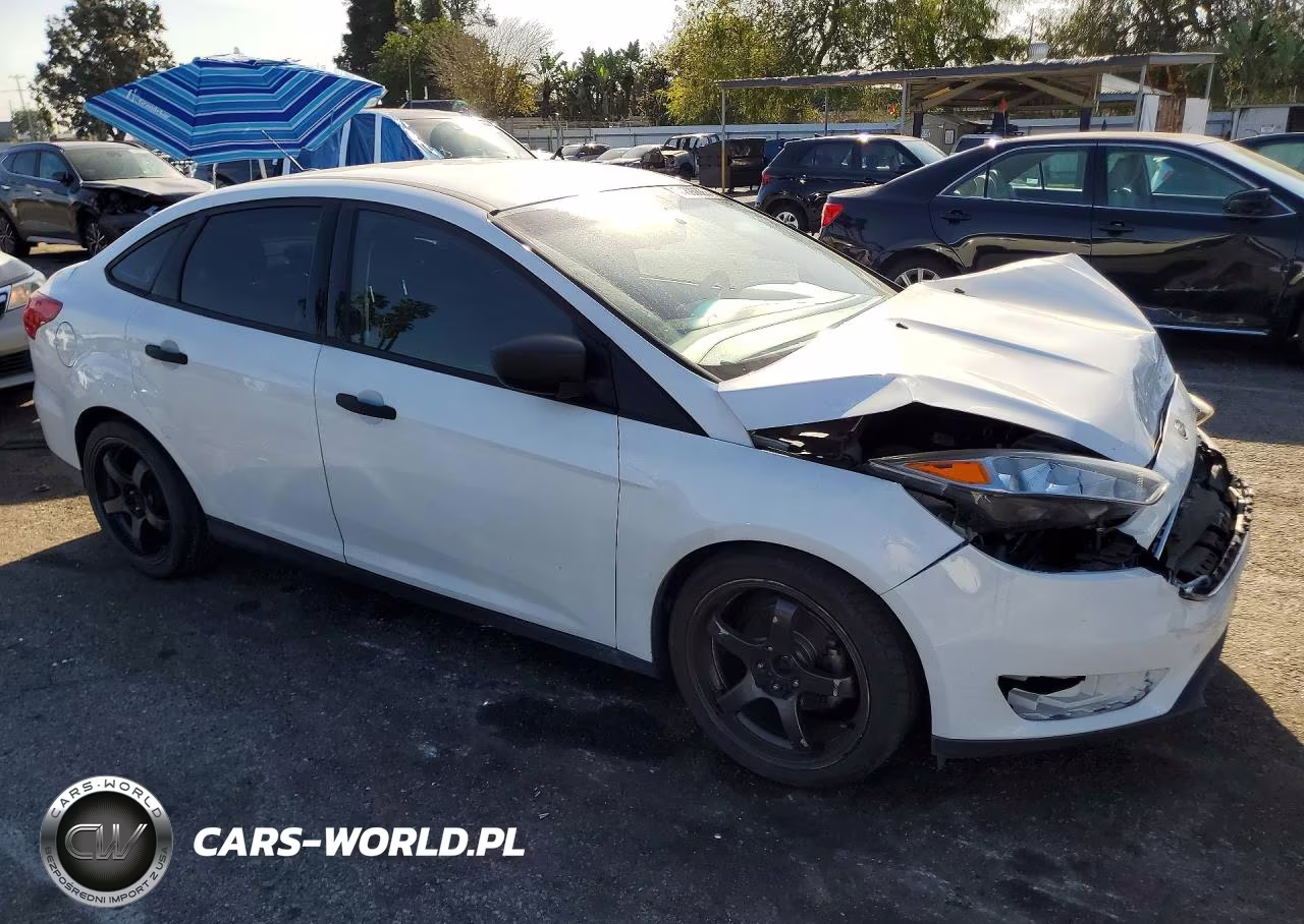 2017 Ford Focus S VIN:1FADP3E22HL348181 - 4