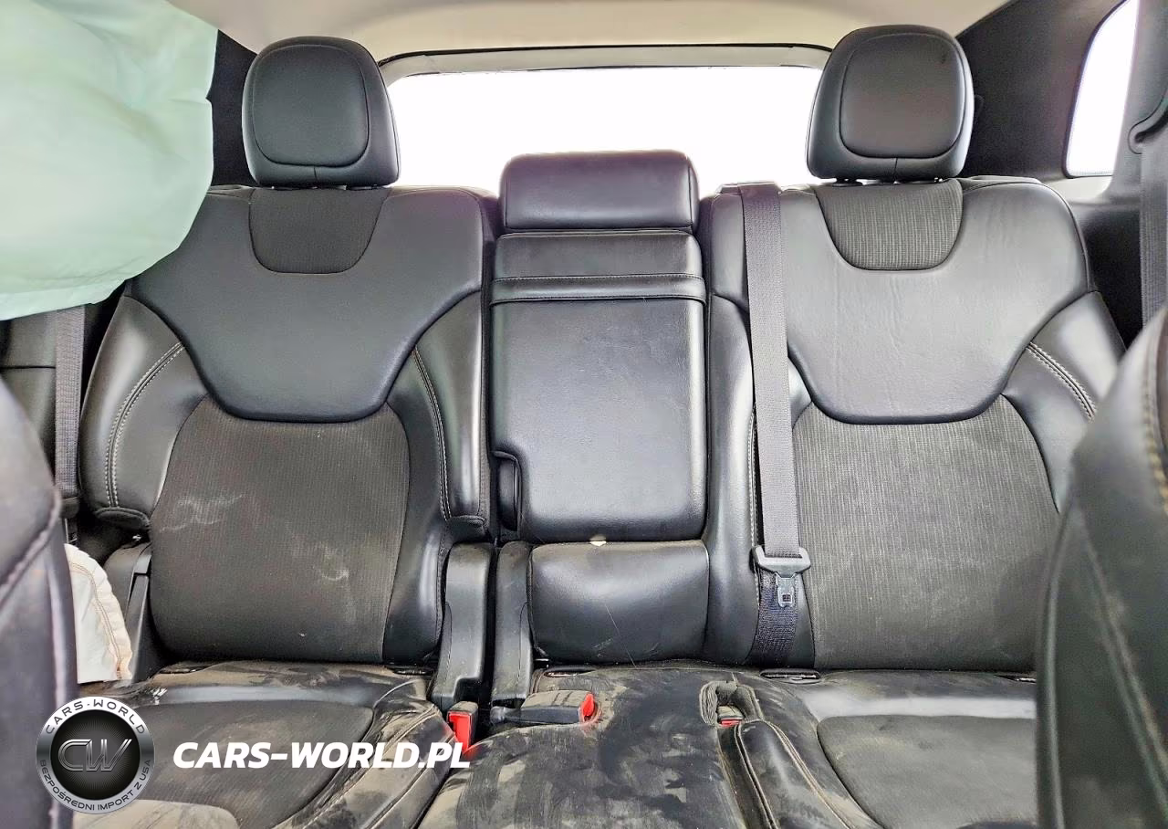2018 Jeep Cherokee Latitude Plus VIN:1C4PJLLB3JD533769 - 10