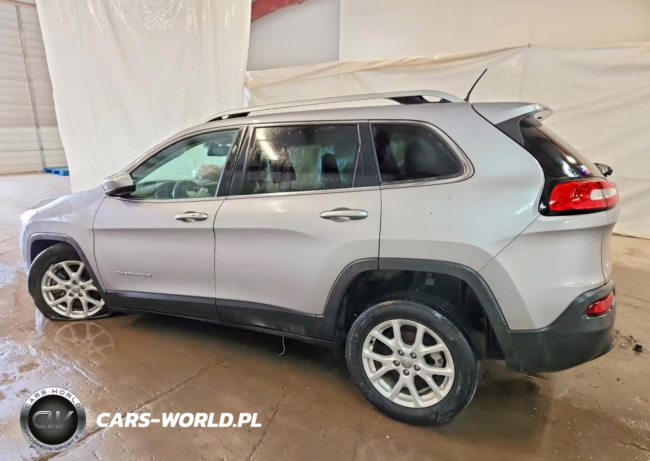 2018 Jeep Cherokee Latitude Plus VIN:1C4PJLLB3JD533769 - 2
