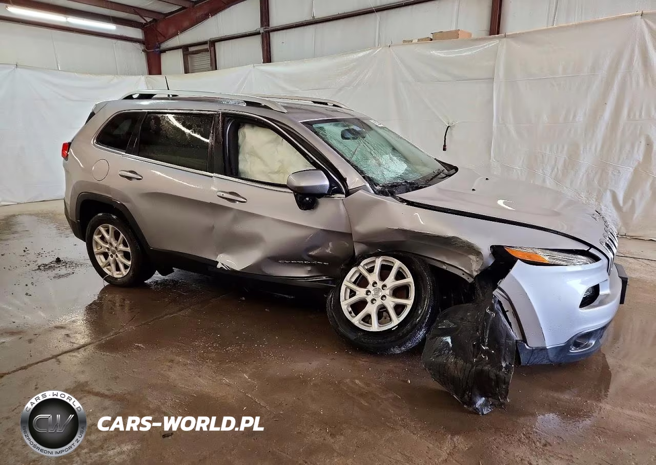 2018 Jeep Cherokee Latitude Plus VIN:1C4PJLLB3JD533769 - 4