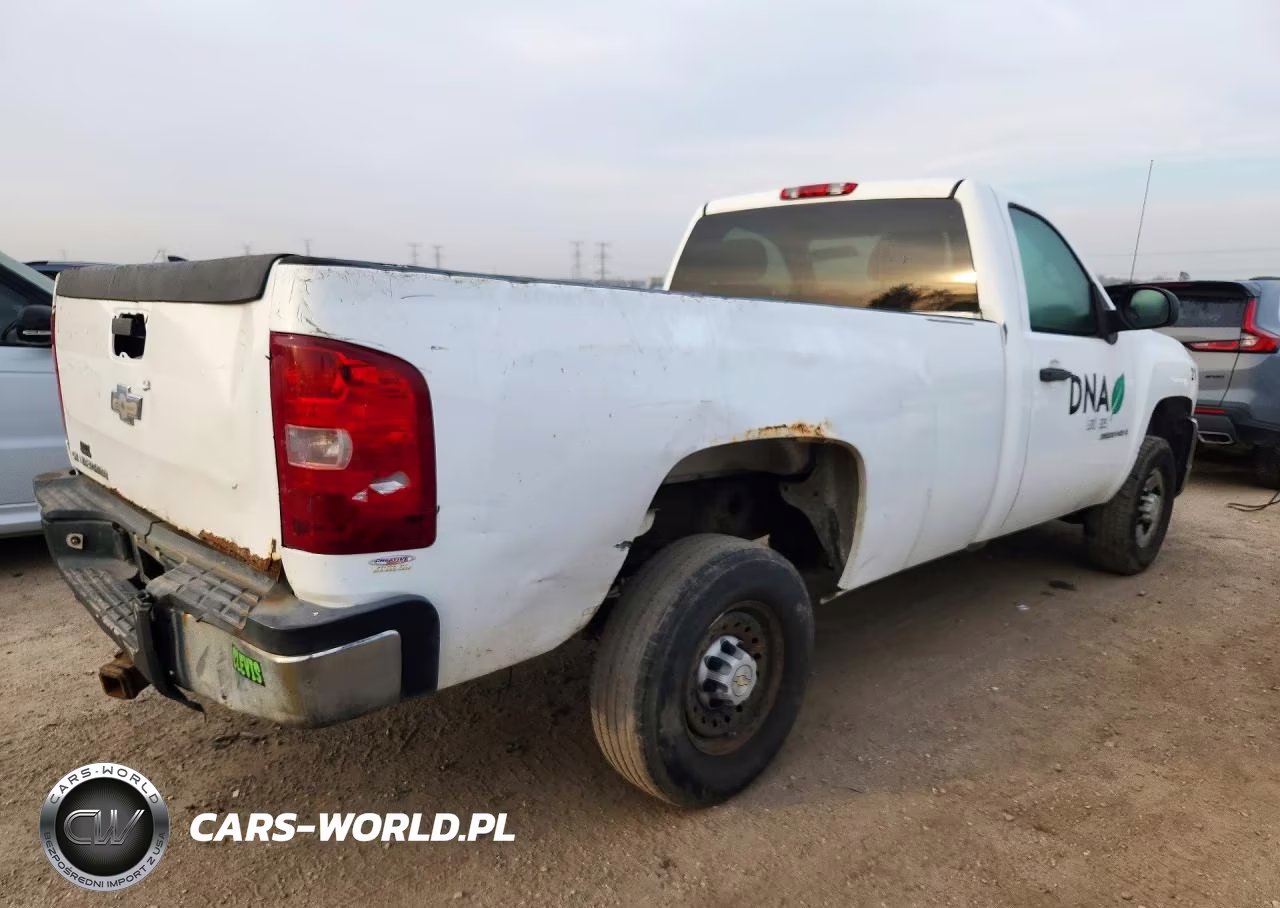 2009 Chevrolet Silverado C2500 Heavy Duty VIN:1GCHC44K39F130460 - 3