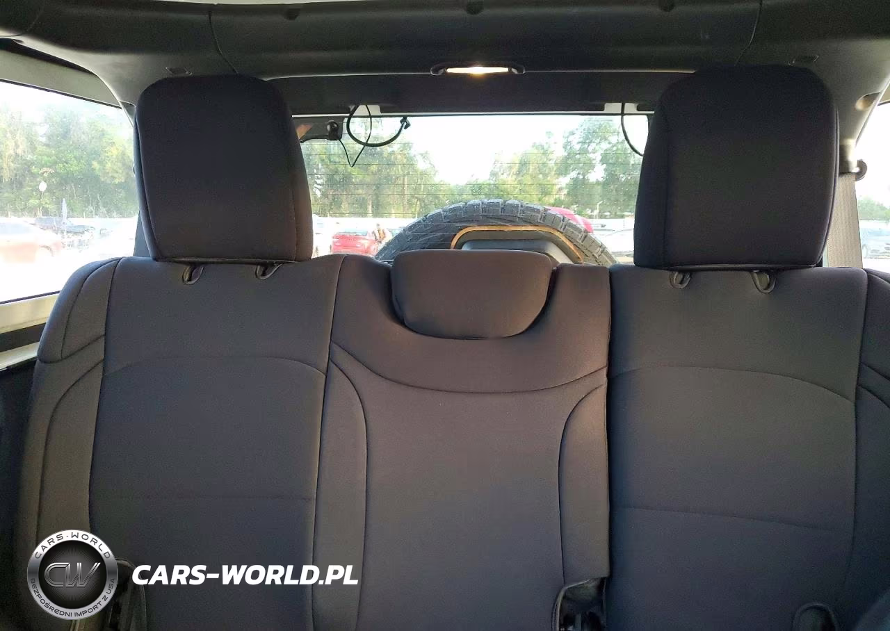 2018 Jeep Wrangler Unlimited Sport VIN:1C4HJXDG9JW320903 - 10