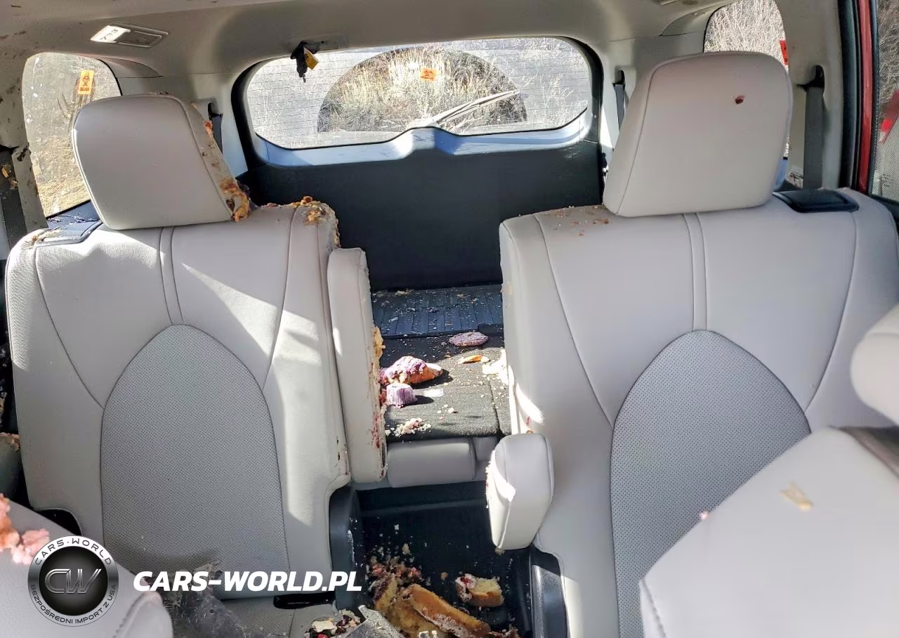 2025 Toyota Grand Highlander Le VIN:5TDAAAB52SS100262 - 10