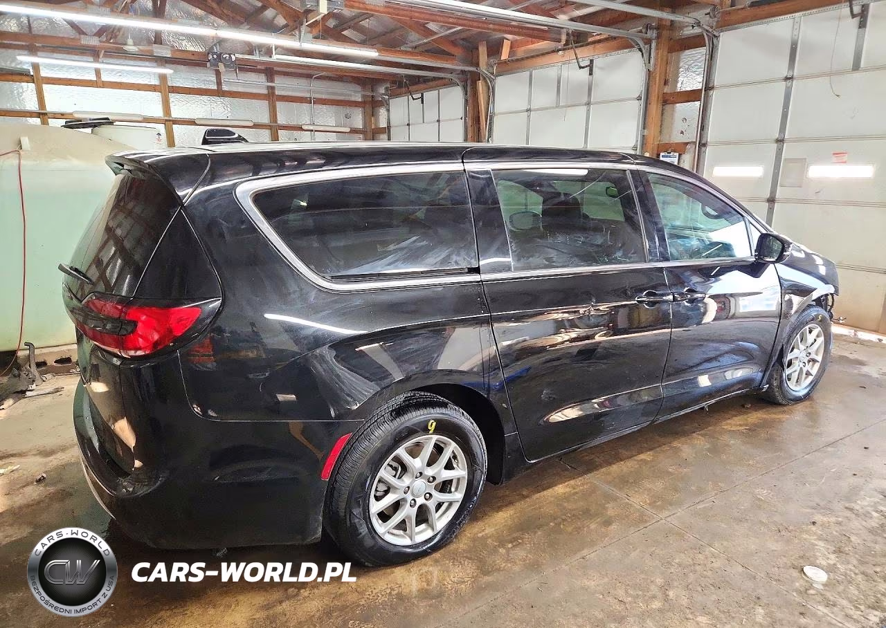 2026 Chrysler Pacifica Select VIN:2C4RC1BG8TR183348 - 3