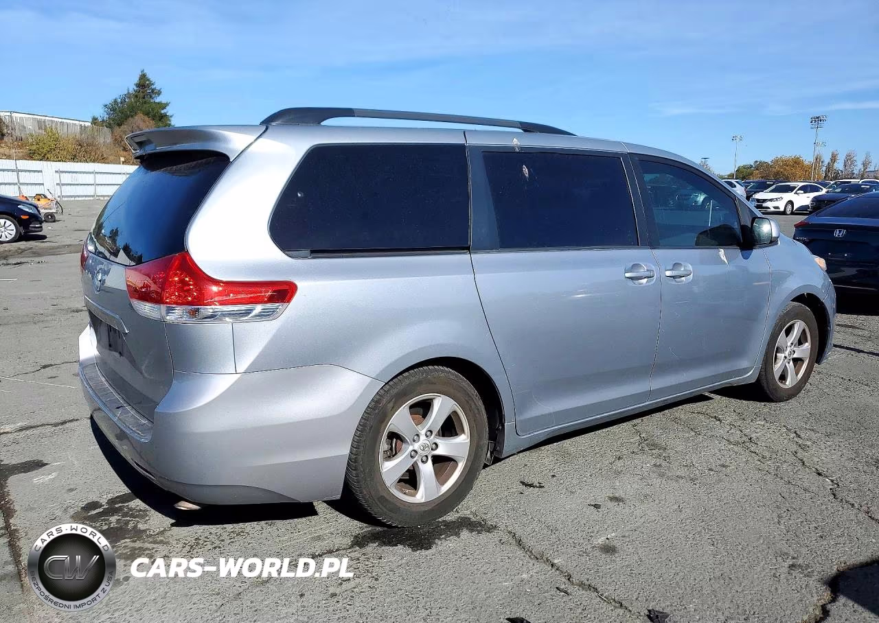 2014 Toyota Sienna Le VIN:5TDKK3DC2ES455378 - 3