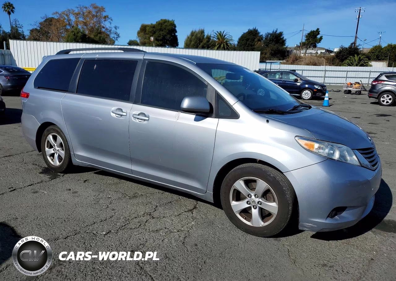 2014 Toyota Sienna Le VIN:5TDKK3DC2ES455378 - 4