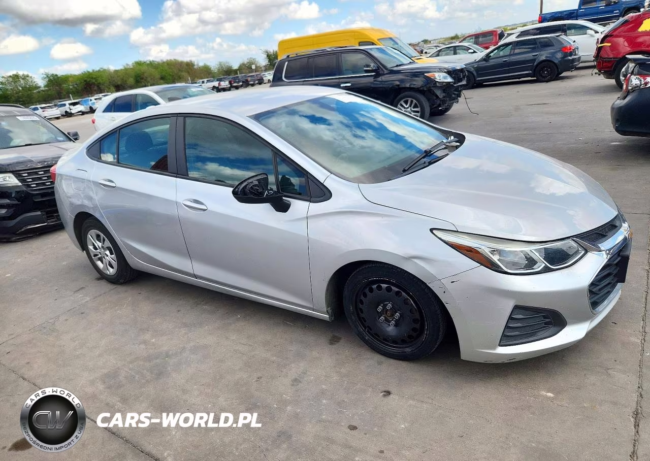 2019 Chevrolet Cruze VIN:1G1BJ5SM9K7105318 - 4