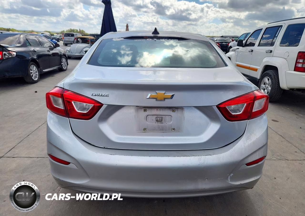 2019 Chevrolet Cruze VIN:1G1BJ5SM9K7105318 - 6