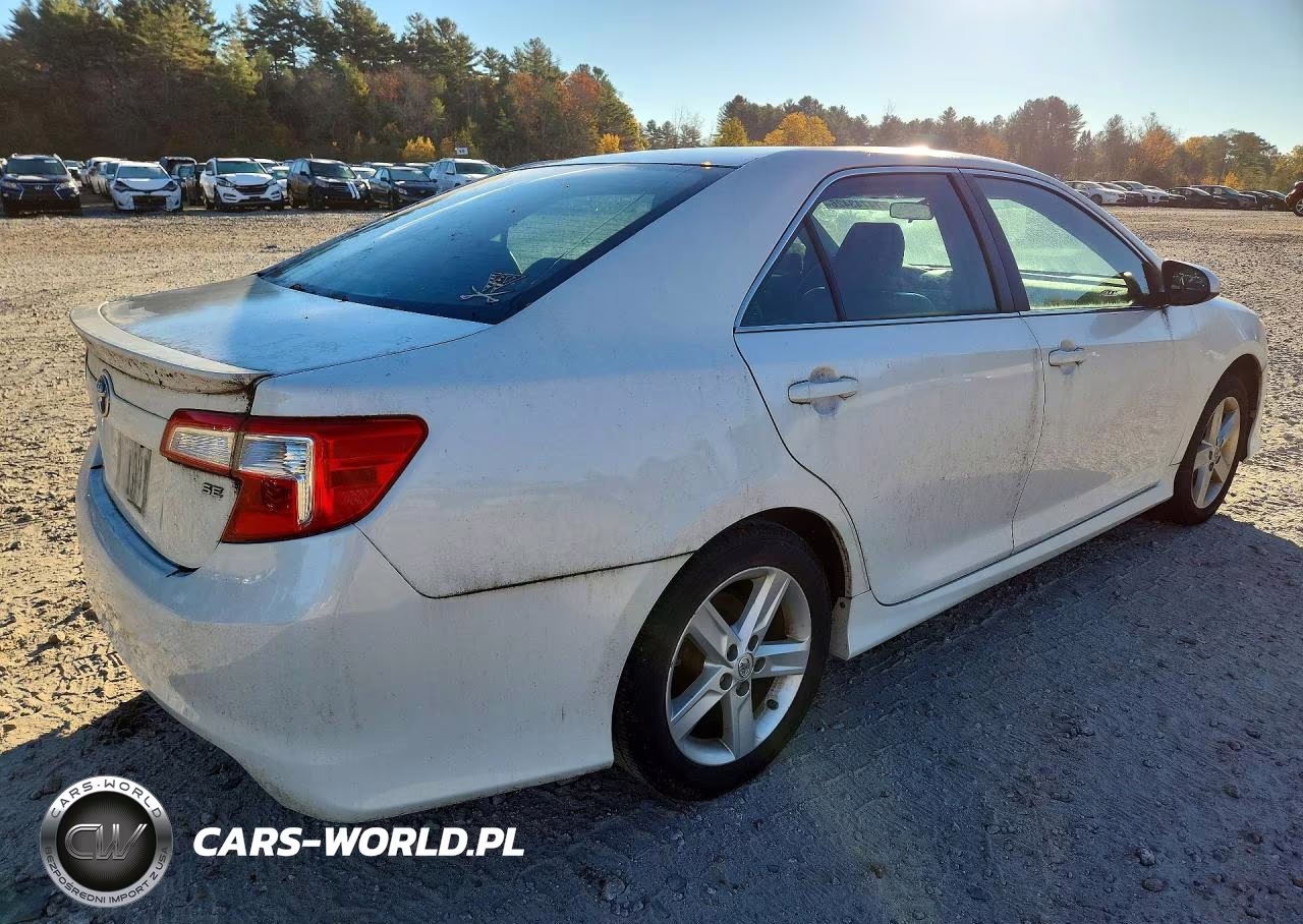 2014 Toyota Camry Se VIN:4T1BF1FK3EU429943 - 3
