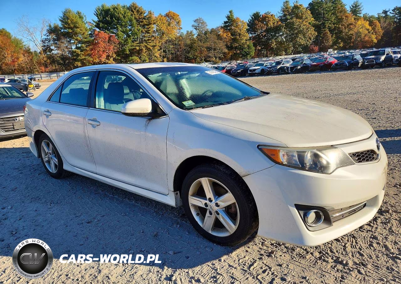 2014 Toyota Camry Se VIN:4T1BF1FK3EU429943 - 4
