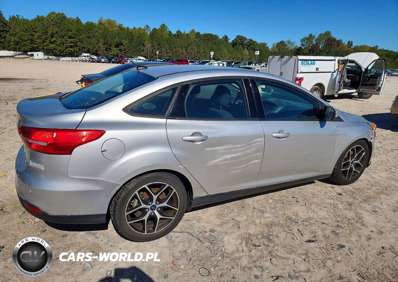 2017 Ford Focus Sel VIN:1FADP3H29HL289612 - 3