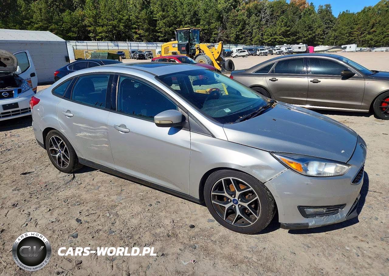 2017 Ford Focus Sel VIN:1FADP3H29HL289612 - 4