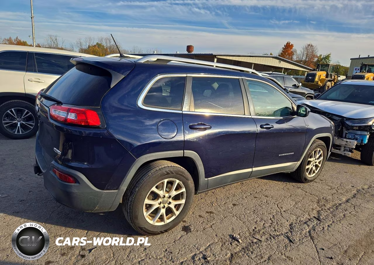 2015 Jeep Cherokee VIN:1C4PJMCB0FW576743 - 3