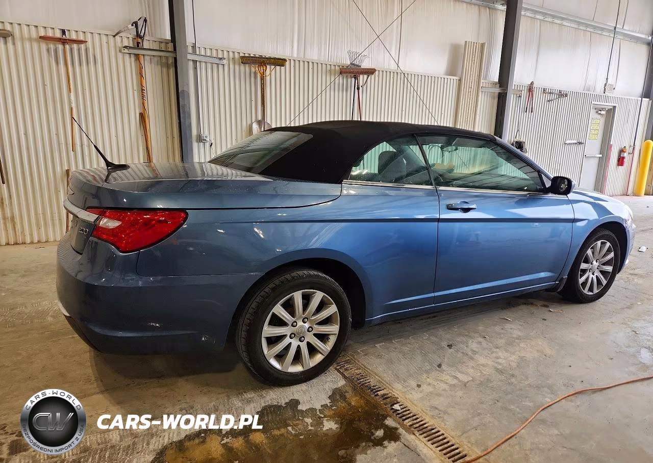 2011 Chrysler 200 Touring VIN:1C3BC2EB6BN532210 - 3