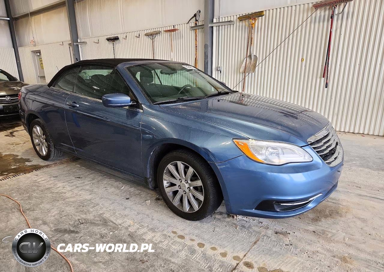 2011 Chrysler 200 Touring VIN:1C3BC2EB6BN532210 - 4