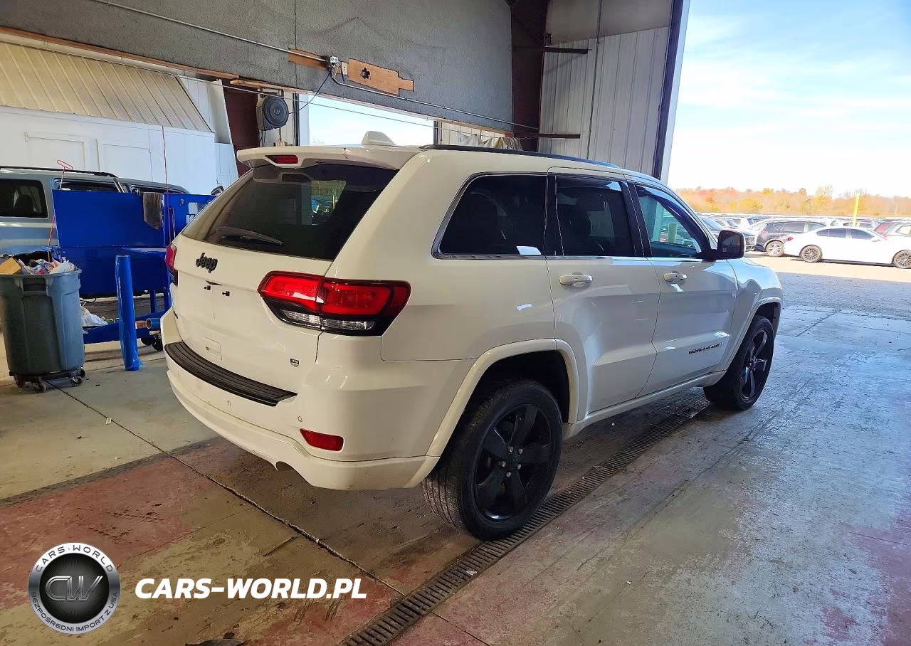2015 Jeep Grand Cherokee Laredo VIN:1C4RJFAG9FC225219 - 3