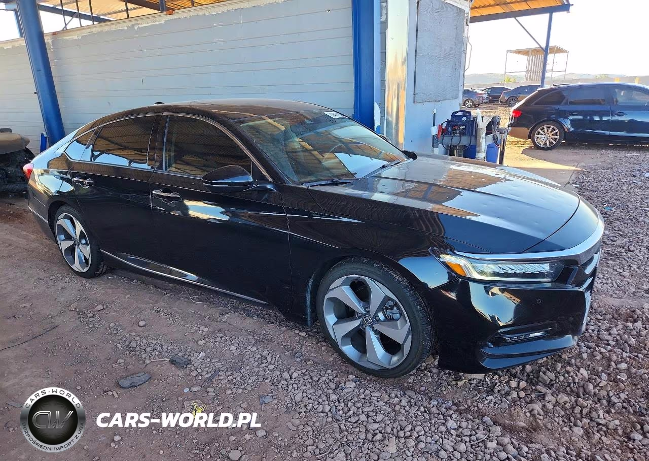 2018 Honda Accord Touring VIN:1HGCV1F92JA134967 - 4