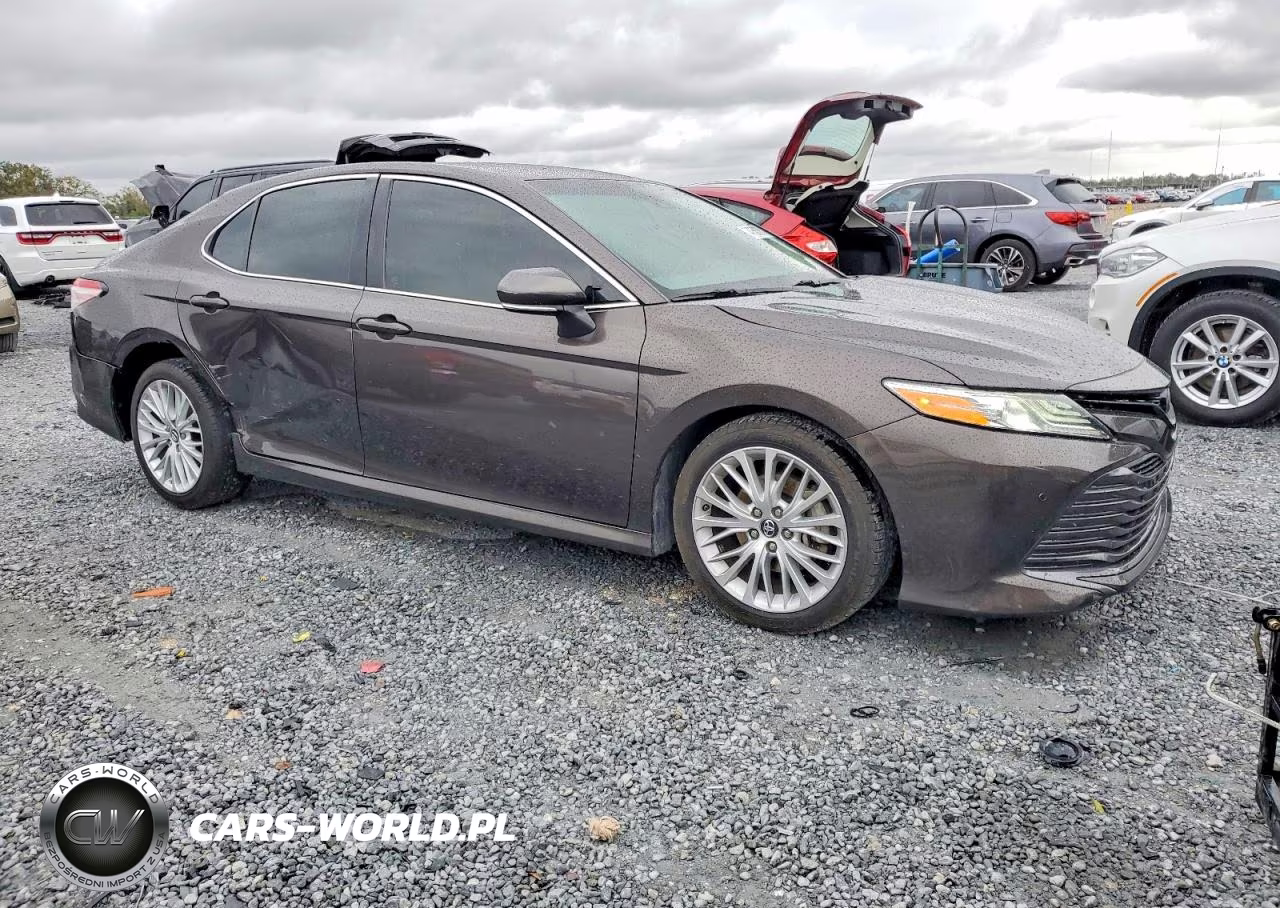 2018 Toyota Camry L VIN:4T1B11HK7JU004750 - 4