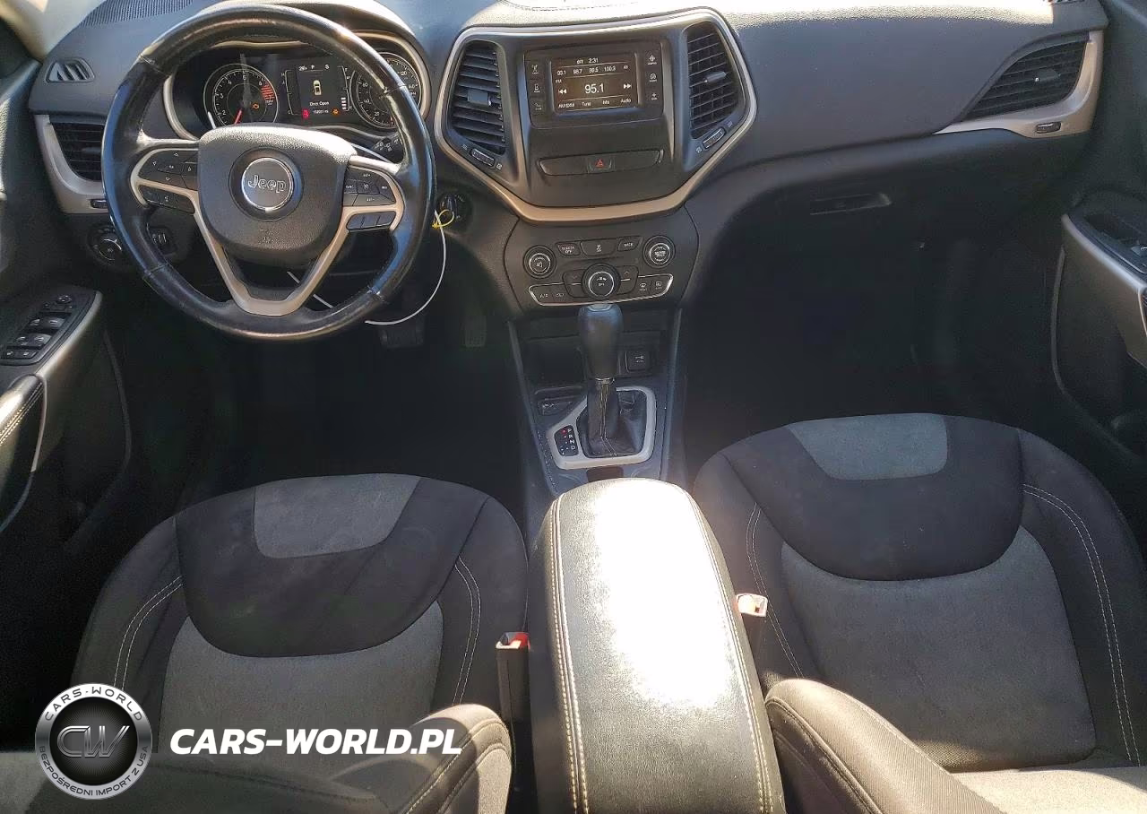 2018 Jeep Cherokee Latitude VIN:1C4PJLCB3JD513330 - 8