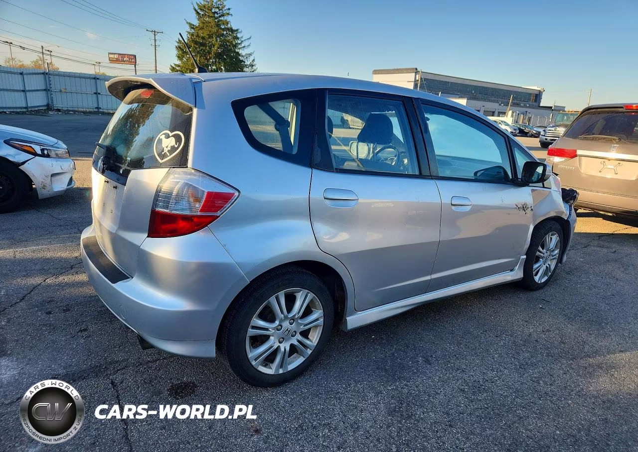 2011 Honda Fit Sport VIN:JHMGE8H53BS002264 - 3
