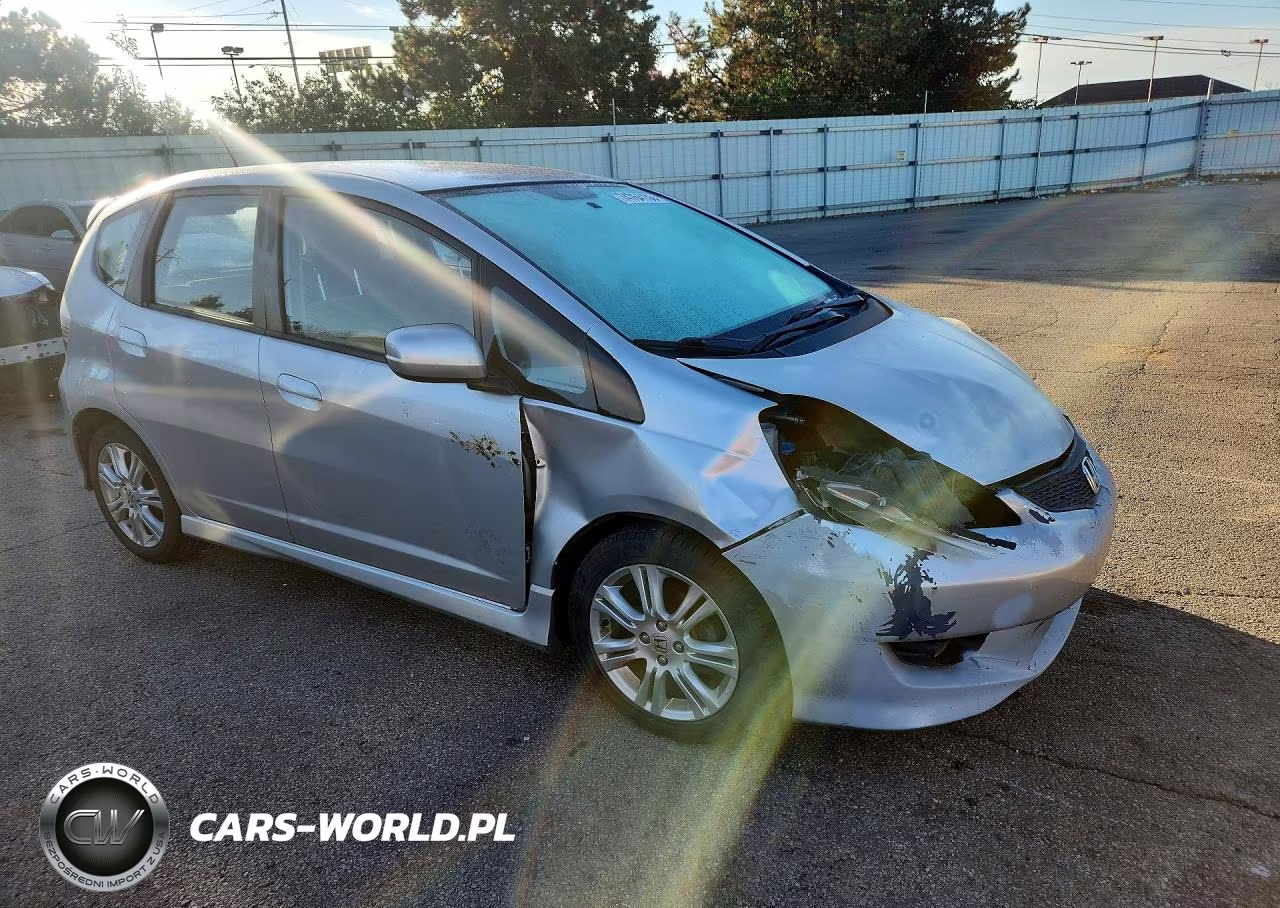 2011 Honda Fit Sport VIN:JHMGE8H53BS002264 - 4