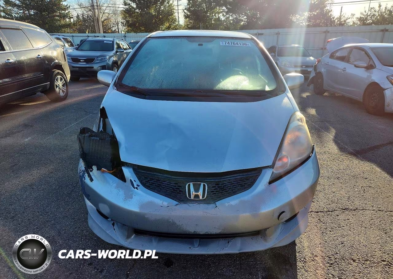 2011 Honda Fit Sport VIN:JHMGE8H53BS002264 - 5