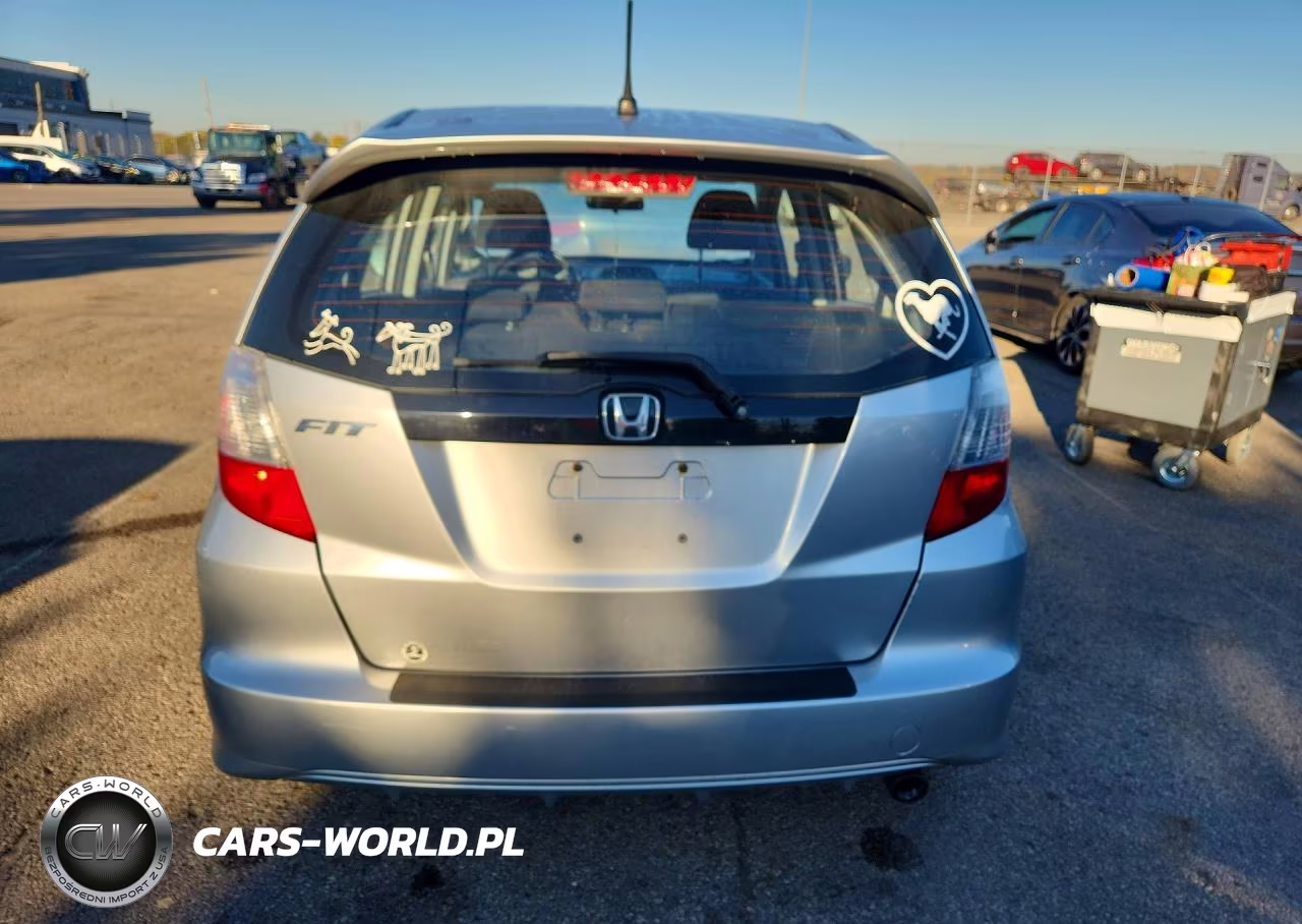 2011 Honda Fit Sport VIN:JHMGE8H53BS002264 - 6
