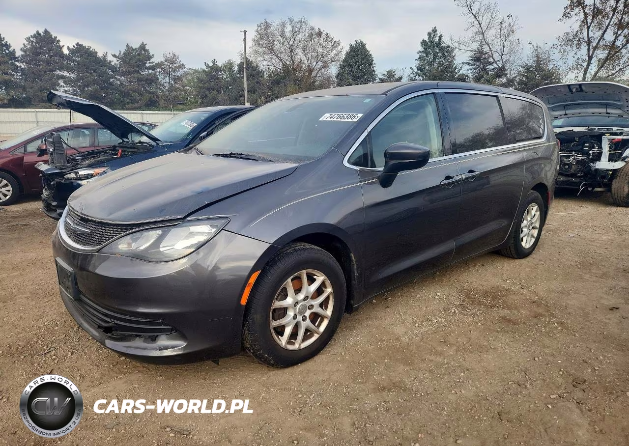2018 Chrysler Pacifica Touring VIN:2C4RC1DGXJR143797 - 1