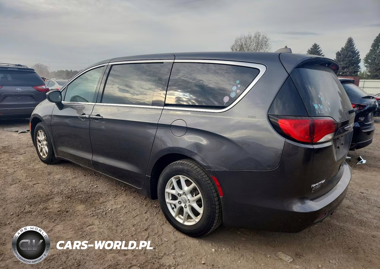 2018 Chrysler Pacifica Touring VIN:2C4RC1DGXJR143797 - 2