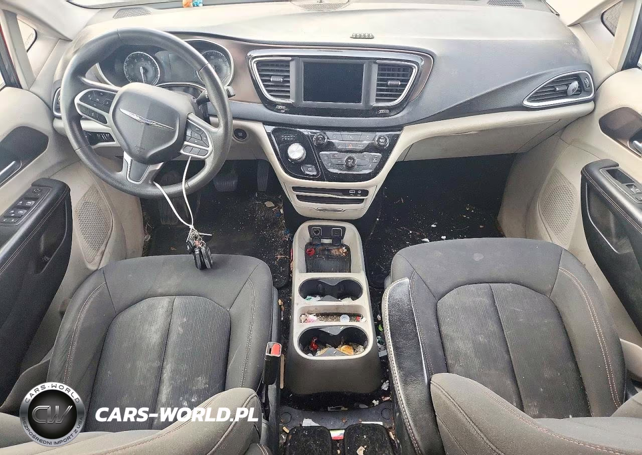 2018 Chrysler Pacifica Touring VIN:2C4RC1DGXJR143797 - 8