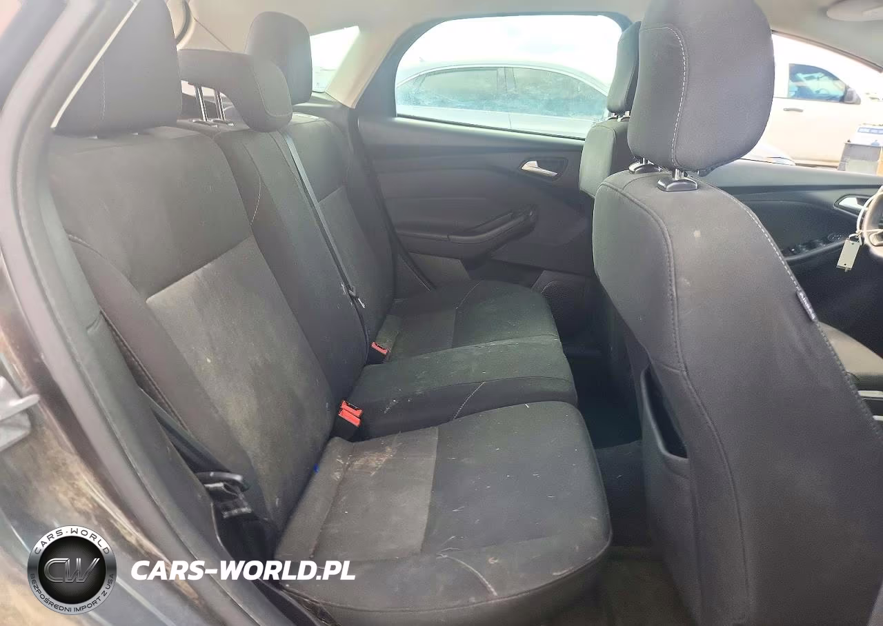2018 Ford Focus Se VIN:1FADP3K21JL330796 - 10