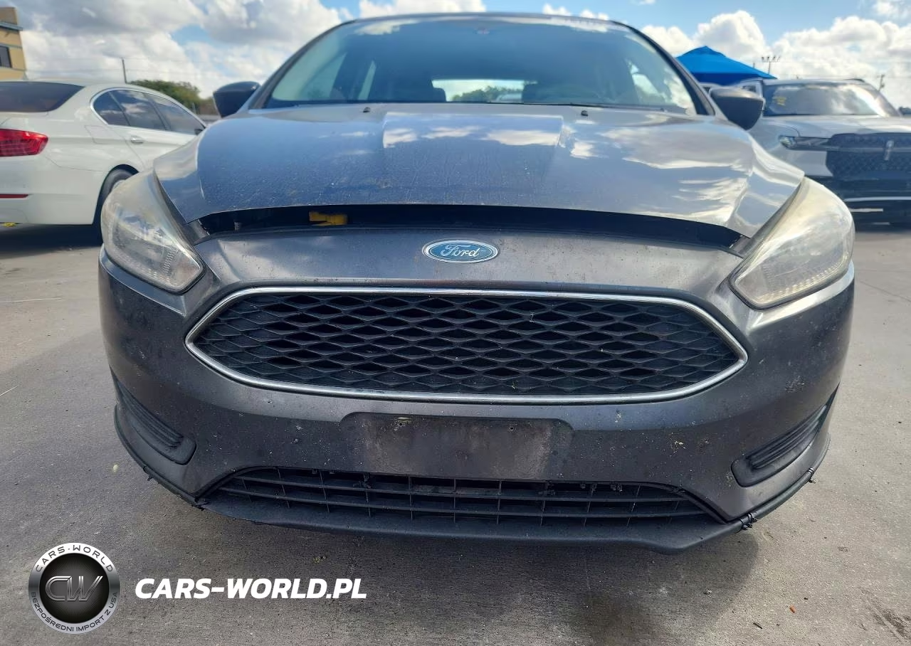 2018 Ford Focus Se VIN:1FADP3K21JL330796 - 5