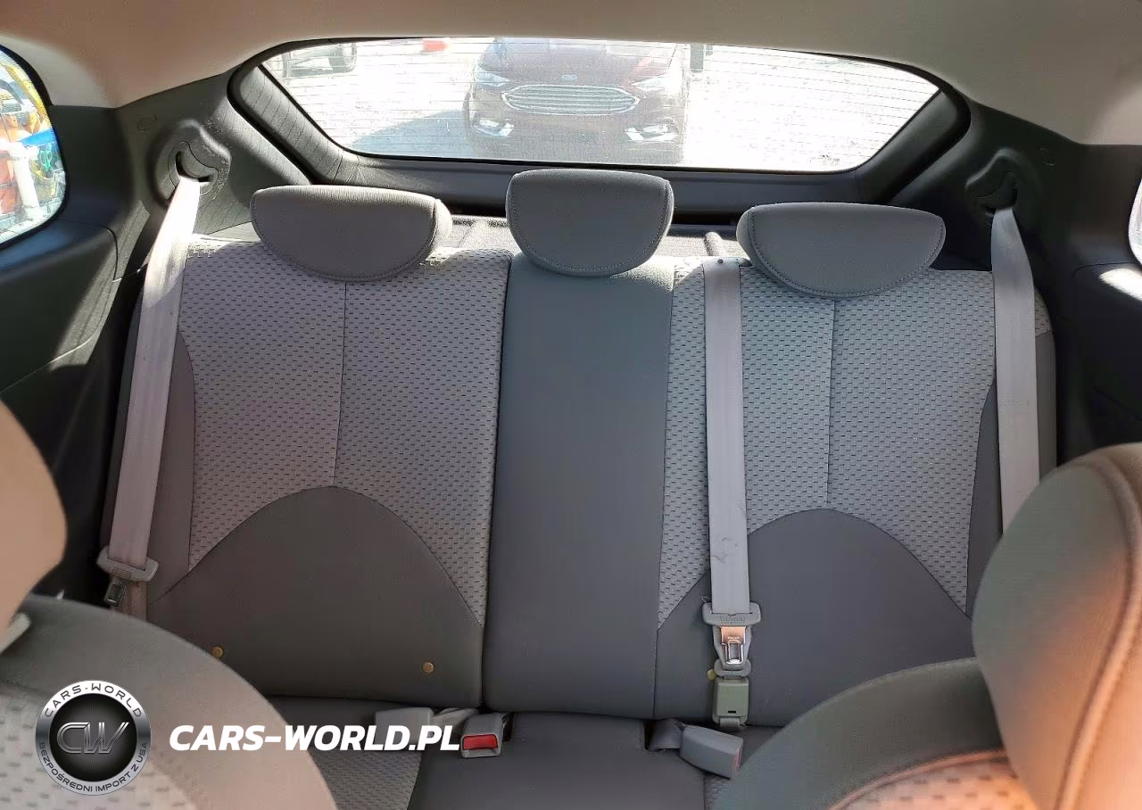 2009 Hyundai Accent Gs VIN:KMHCM36C39U112975 - 10