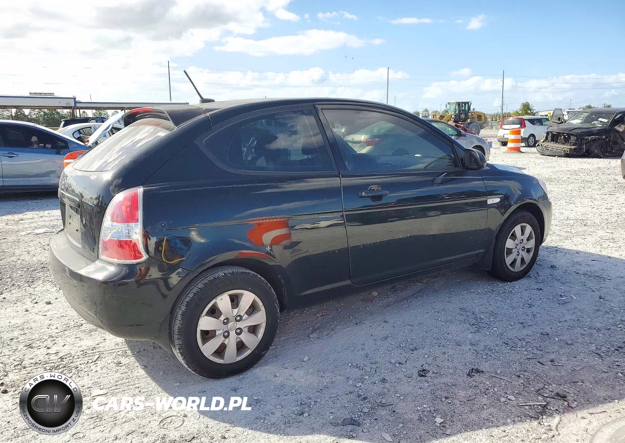 2009 Hyundai Accent Gs VIN:KMHCM36C39U112975 - 3