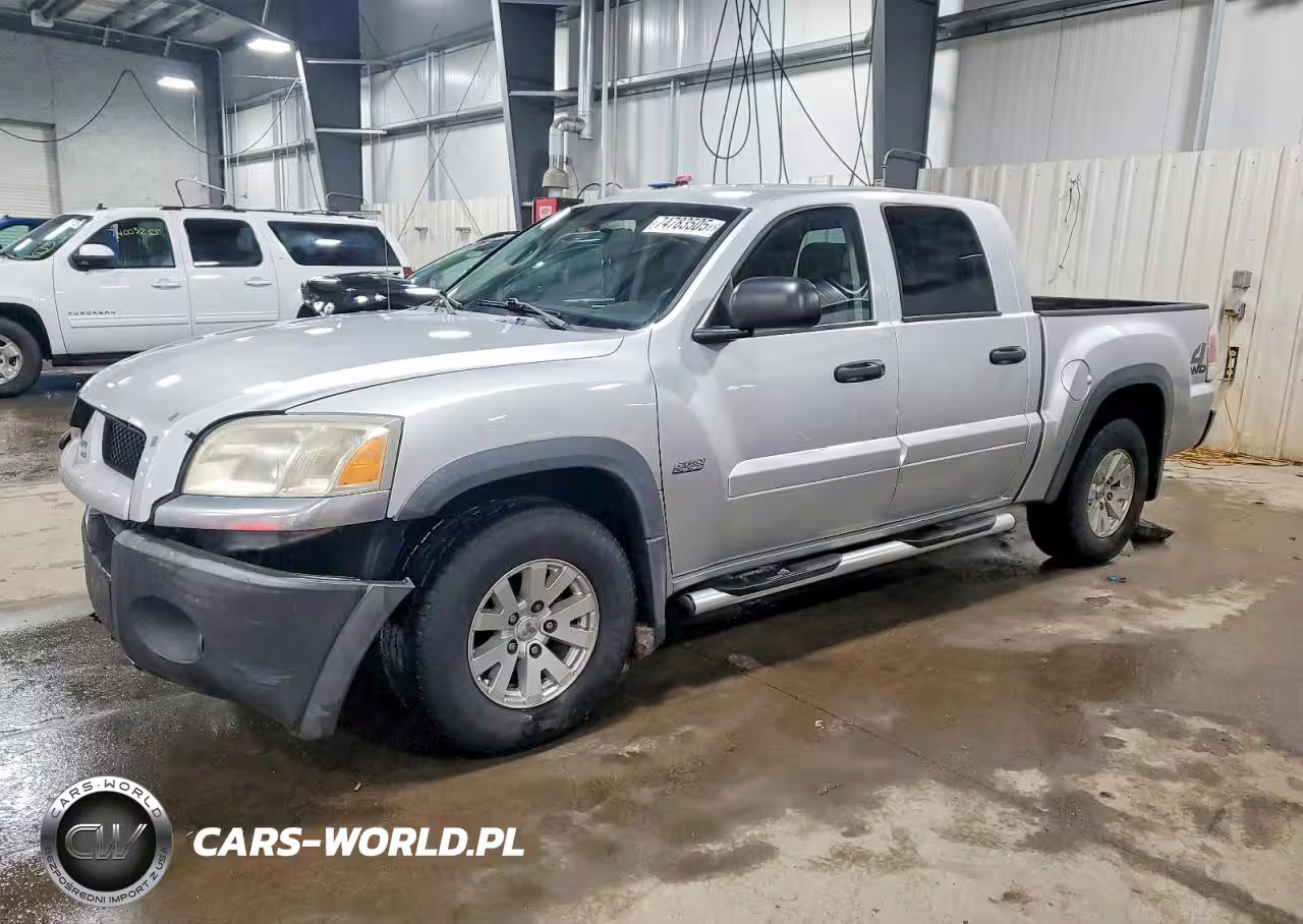 2006 Mitsubishi Raider Durocross