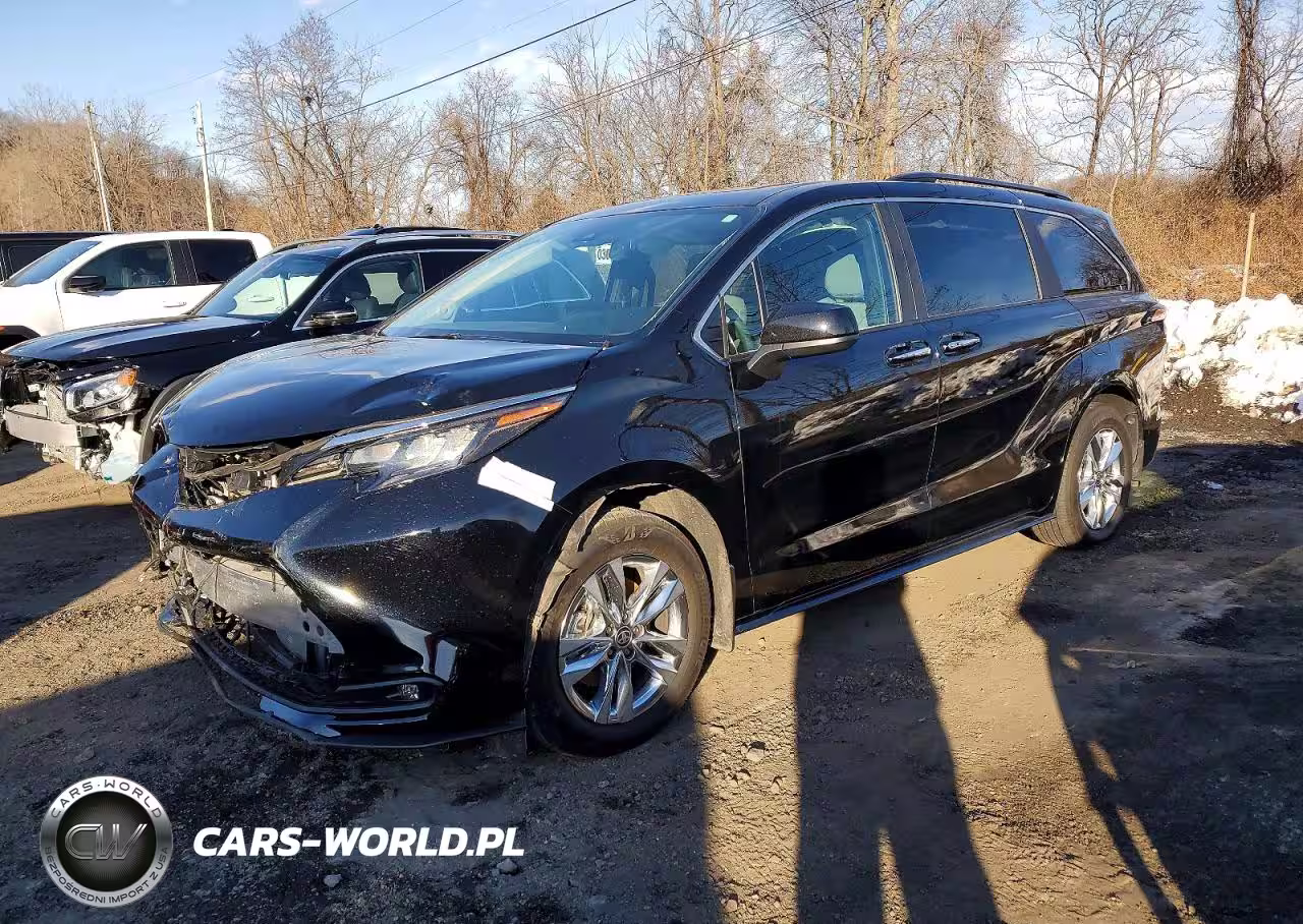 2025 Toyota Sienna Xle