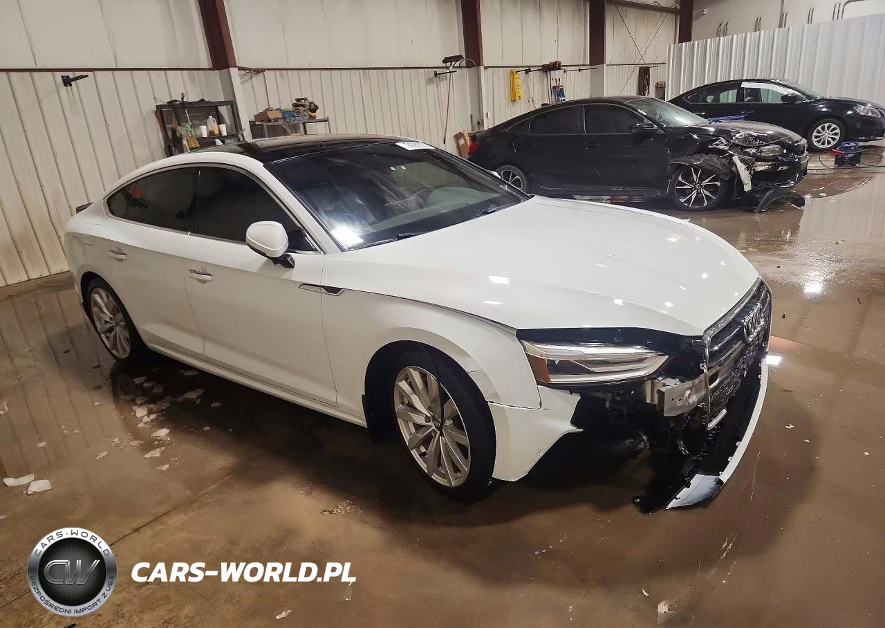 2018 Audi A5 Premium VIN:WAUANCF59JA136839 - 4