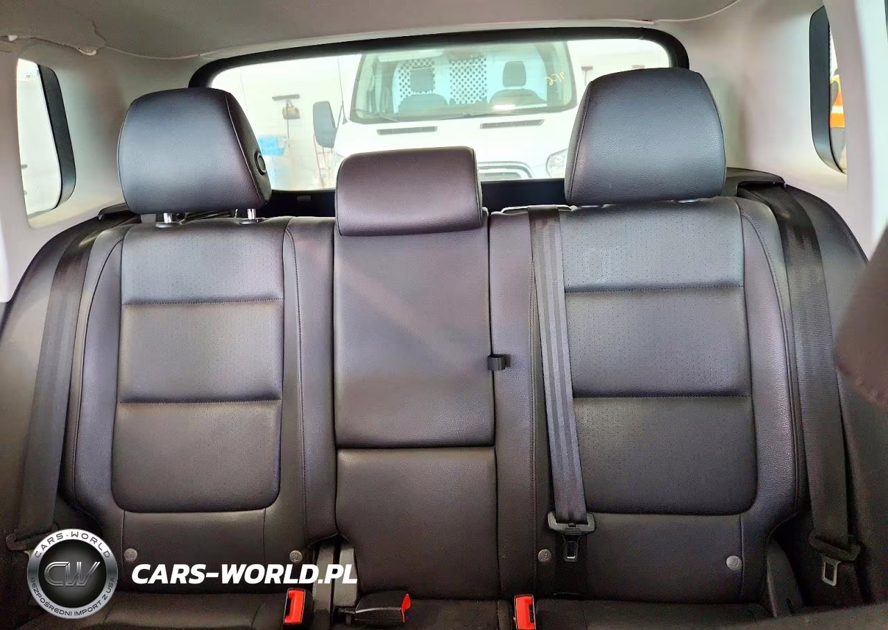 2017 Volkswagen Tiguan Wolfsburg VIN:WVGRV7AX5HW508949 - 10