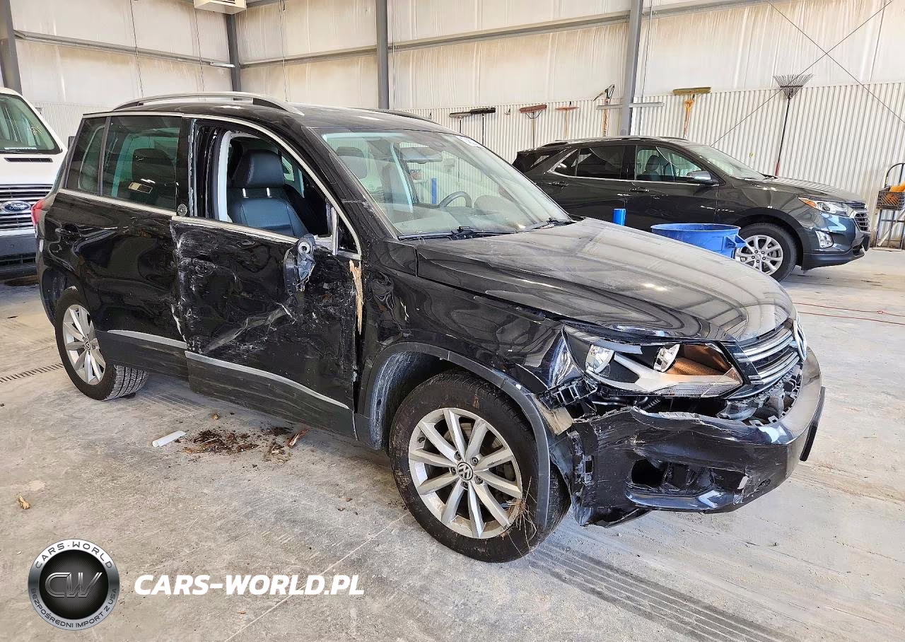 2017 Volkswagen Tiguan Wolfsburg VIN:WVGRV7AX5HW508949 - 4