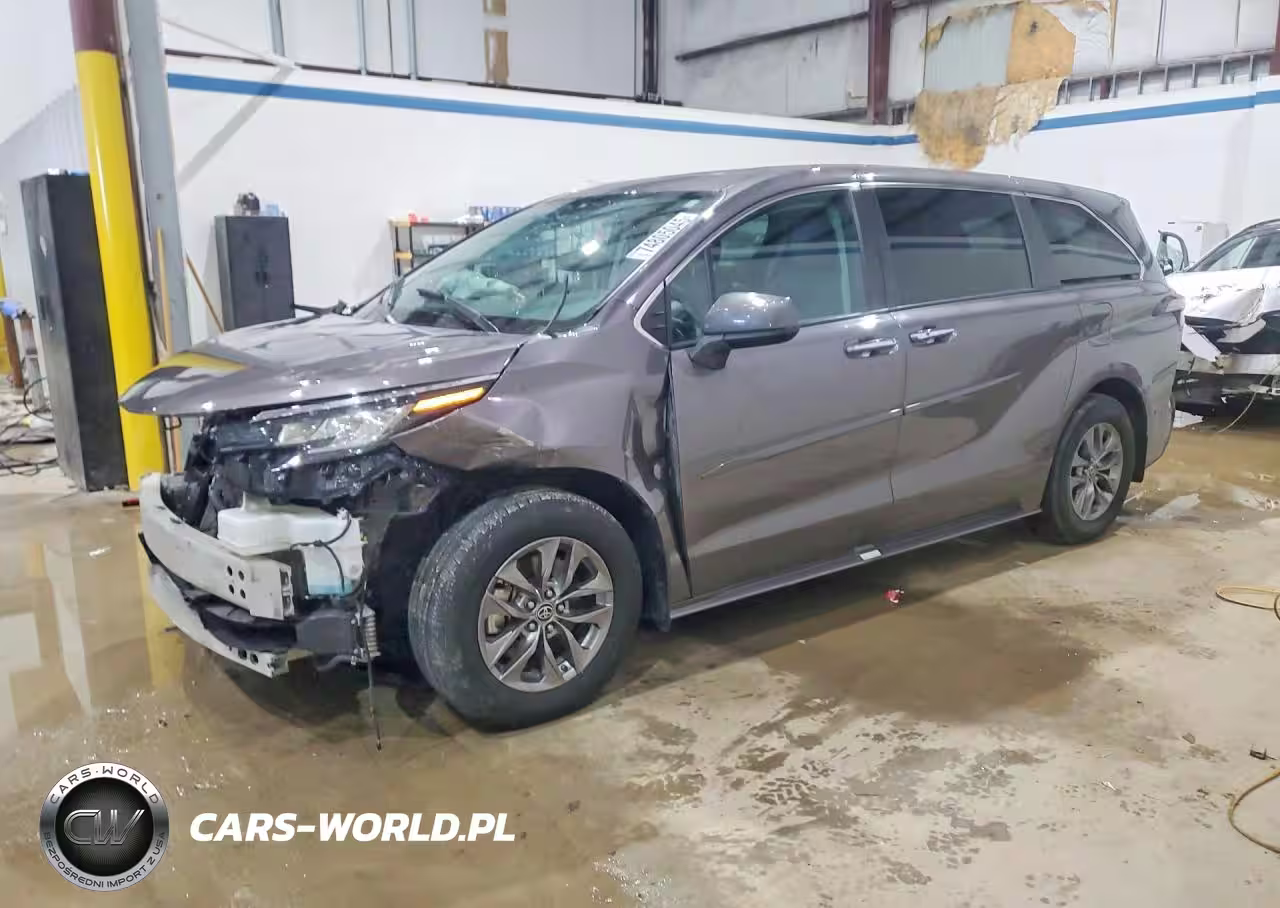 2023 Toyota Sienna Xle