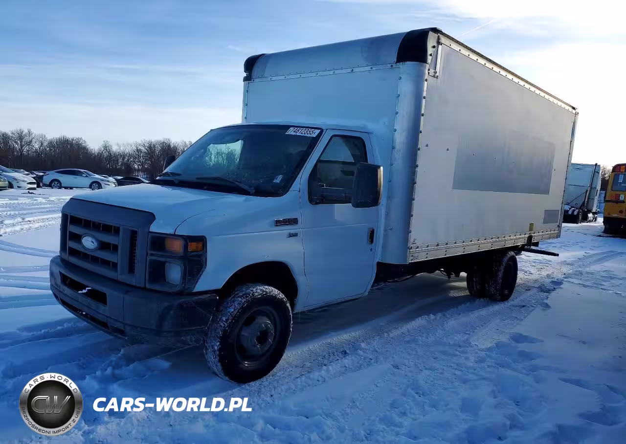 2015 Ford Econoline E350 Super Duty Cutaway Van