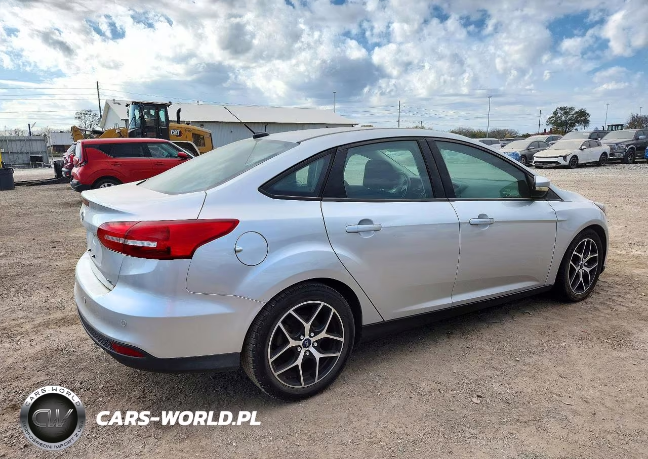 2017 Ford Focus Sel VIN:1FADP3H26HL284366 - 3