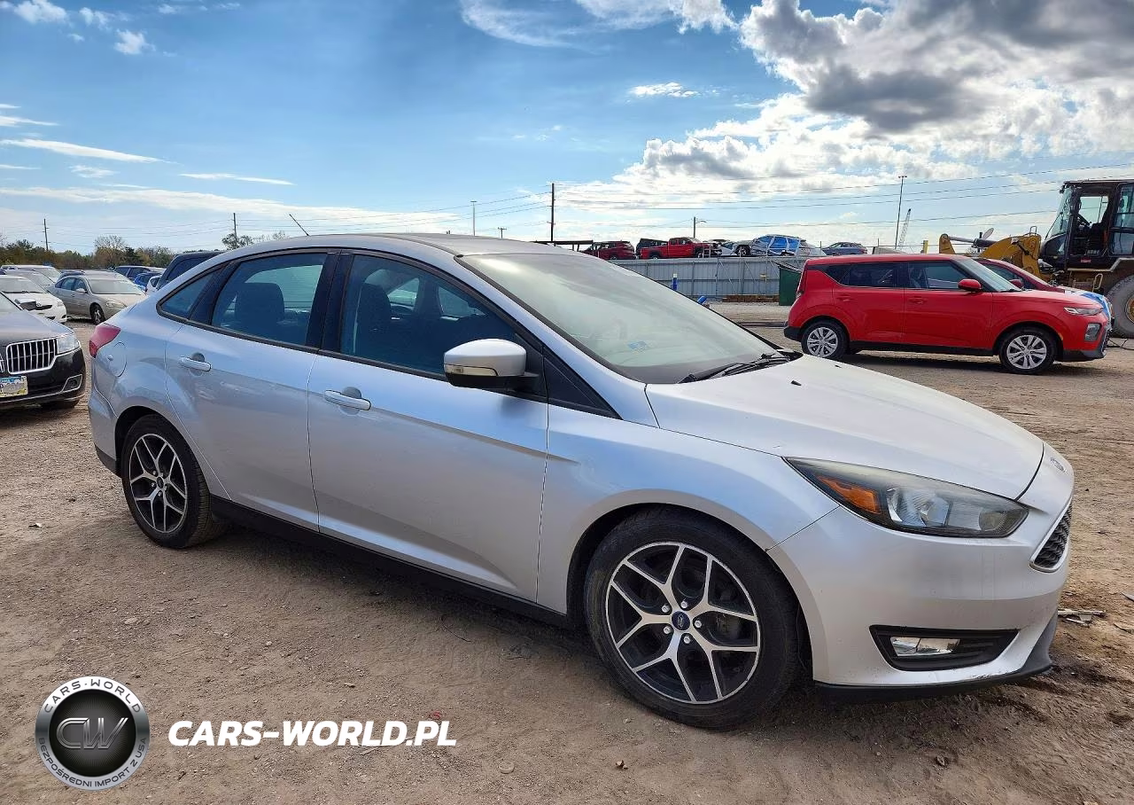 2017 Ford Focus Sel VIN:1FADP3H26HL284366 - 4